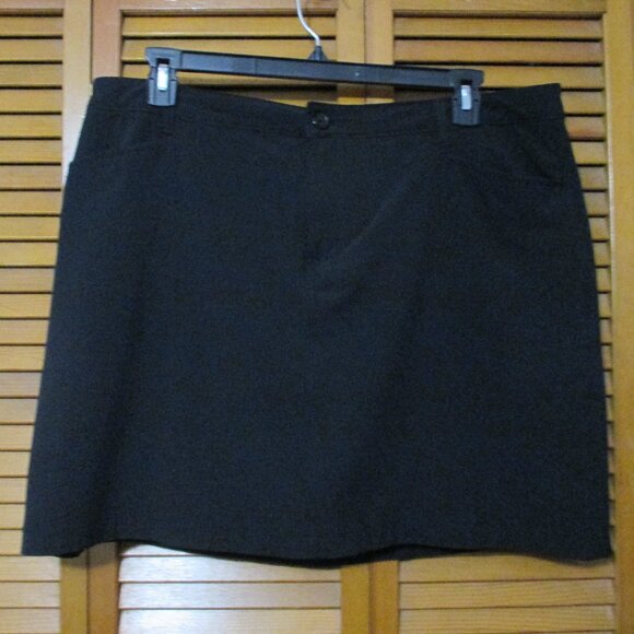 Riders by Lee black skort with pockets, zip up, some stretch size 18 - Picture 1 of 7